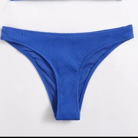 Bikini - Picture 2 of 3